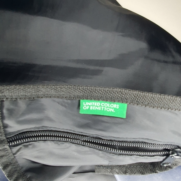 United Colors Of Benetton Messenger Bag (Unisex) Like New - Picture 9 of 16